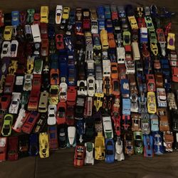 Lot Of 200 Vintage To Modern Hot Wheels And Matchbox Diecast Cars And Trucks