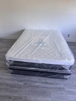 Queen mattress pillow top set with box spring (2pc - new) 