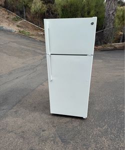 Refrigerator household fridge freezer (free local delivery)
