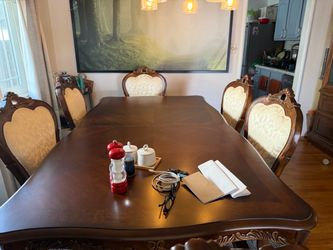 Furniture  dings table with 6 chairs