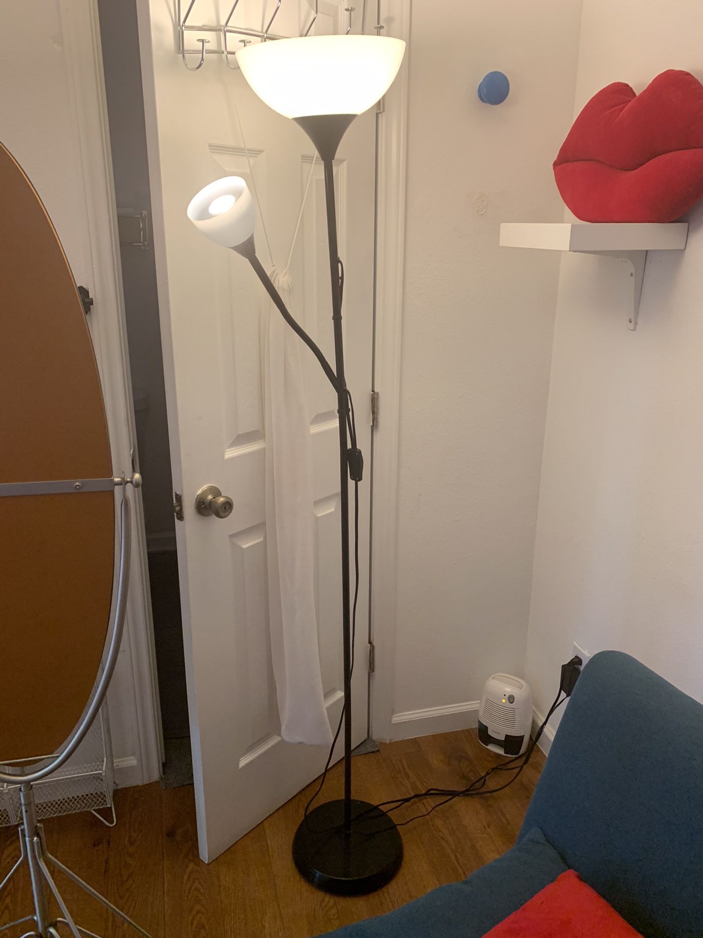 Floor lamp