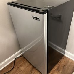 Magic Chef Mini Fridge