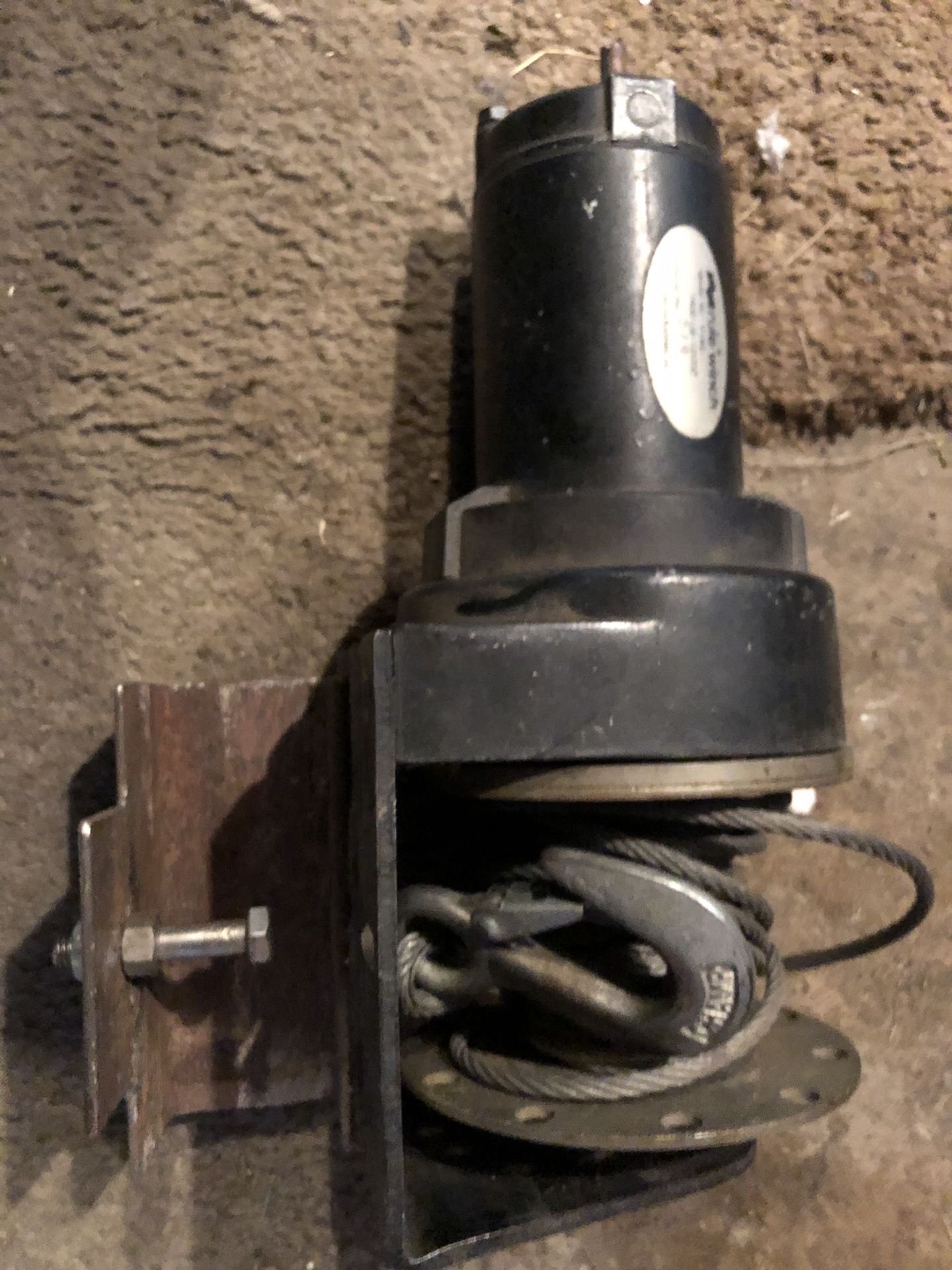 Rule winch 1,400 lbs . 12 volt model v14s