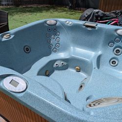 Free Jacuzzi Spa Hot Tub seats 5 People