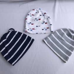 3 Infant Beanies 👶 