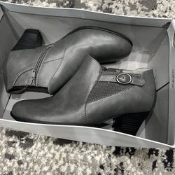Croft & Barrow With Ortholite Eco Heels Size 8 Wide