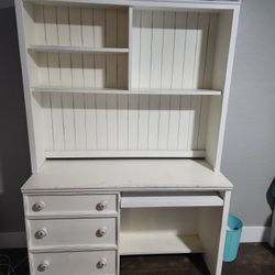 Kid's Desk With Hutch