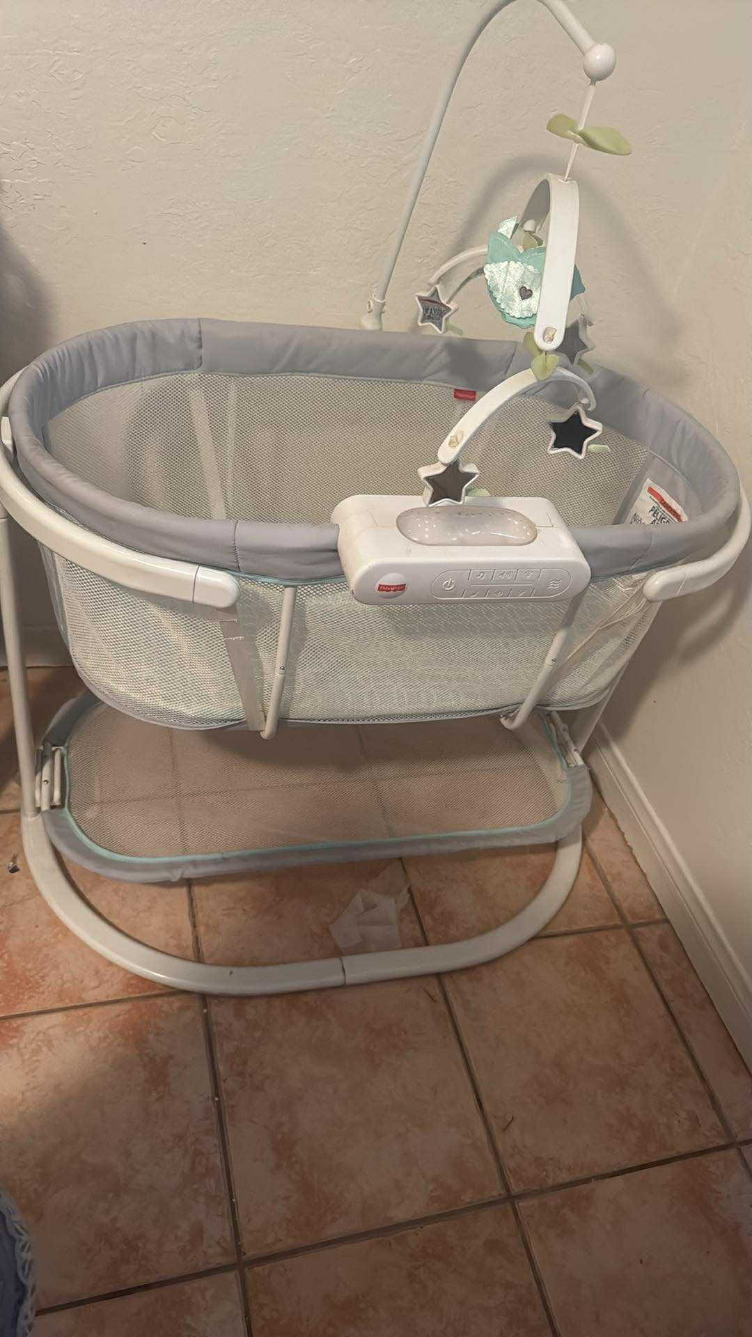 Bassinet/ Baby Bouncer 