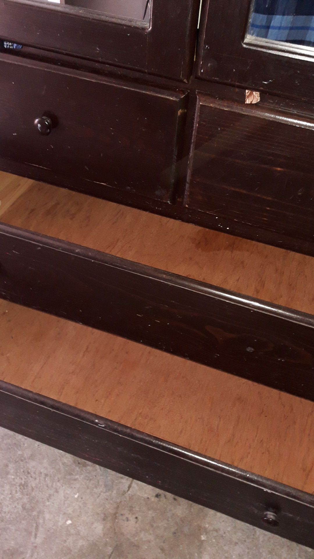 Armario usado buenas condiciones. 75 de alto " pulgadas × 48 de ancho de largo de la pared al frente 19 1/2".