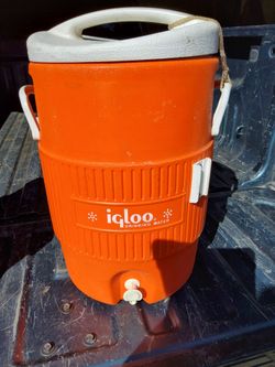 Igloo 5gallon water jug