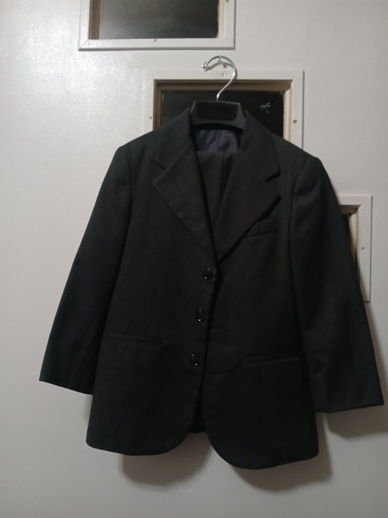 Van Heusen boys suit size 8
