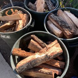 RED OAK FIREWOOD SEASONED AND DRY 