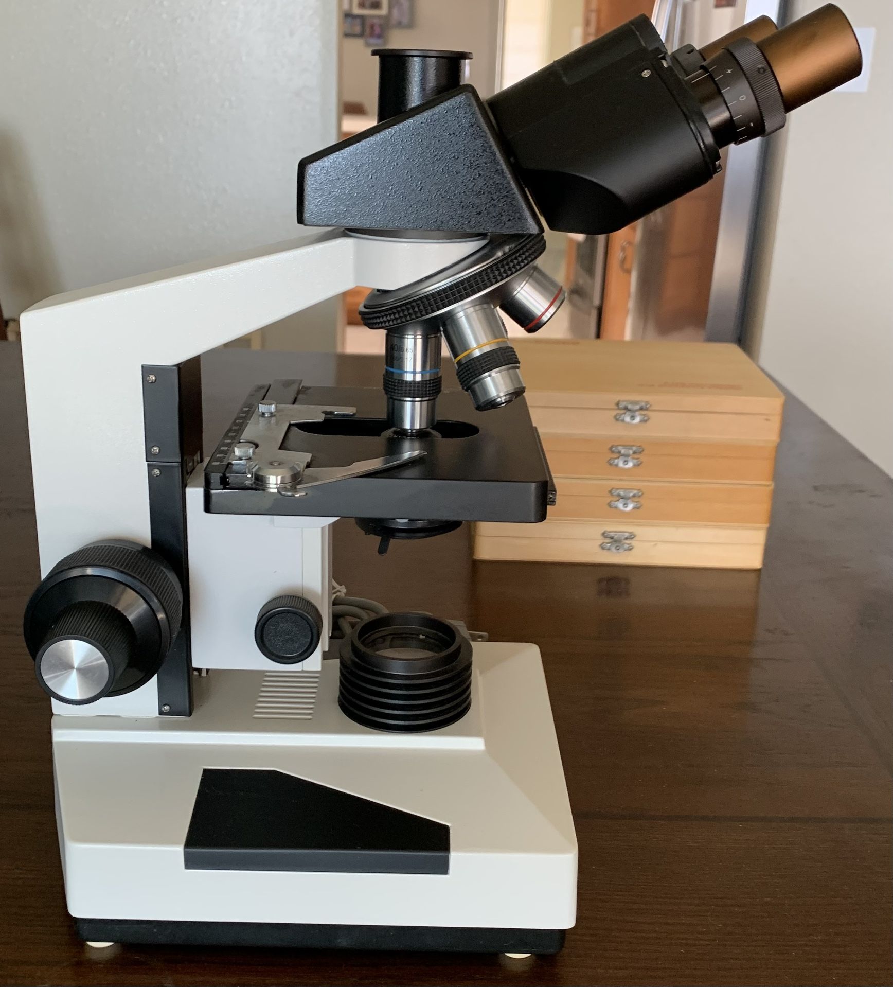 AmScope 40x-1000x LED Biological Trinocular Compound Biological Microscope XSG series 109L and MC Series Digital Microscope Camera