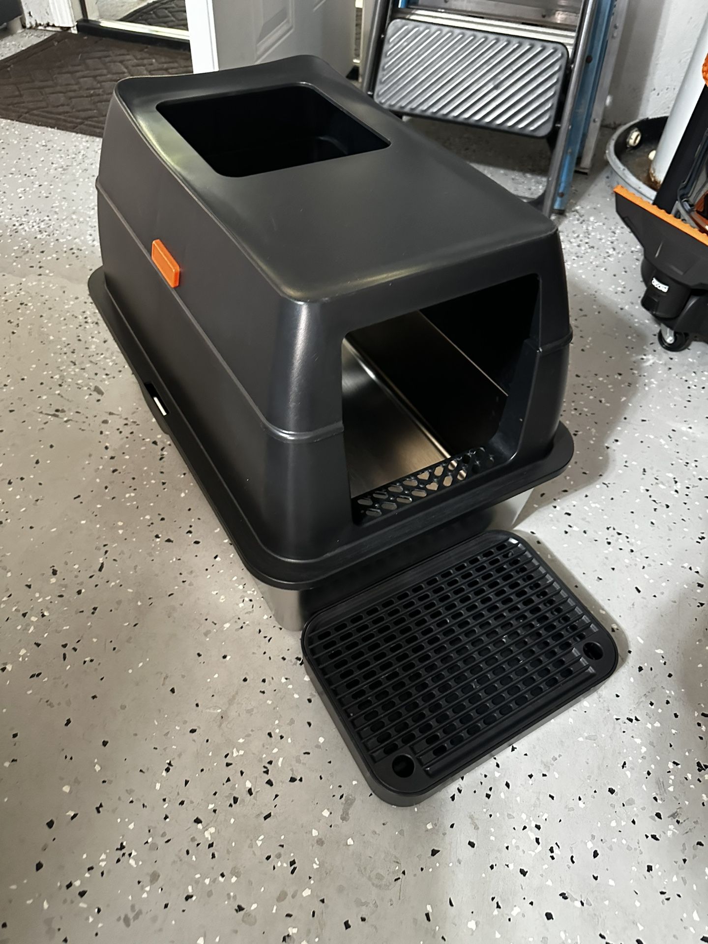 Stainless Steel Litter Box Slightly Used