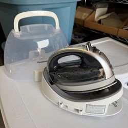 Panasonic NI-WL600 Cordless, Portable 1500W Contoured Multi-Directional Steam/Dry Iron Like New
