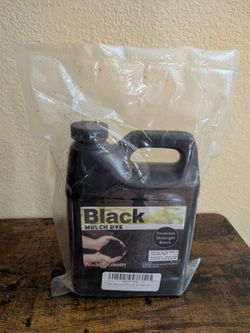 Peach Country Premium Midnight Black Mulch Dye Color Concentrate (1 Quart) – Treats up to 2,800 Sq. Ft.