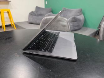 Apple mac book pro 13 inch touch bar retina read description