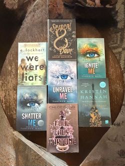 📚 -BookTok Book Bundle-📚