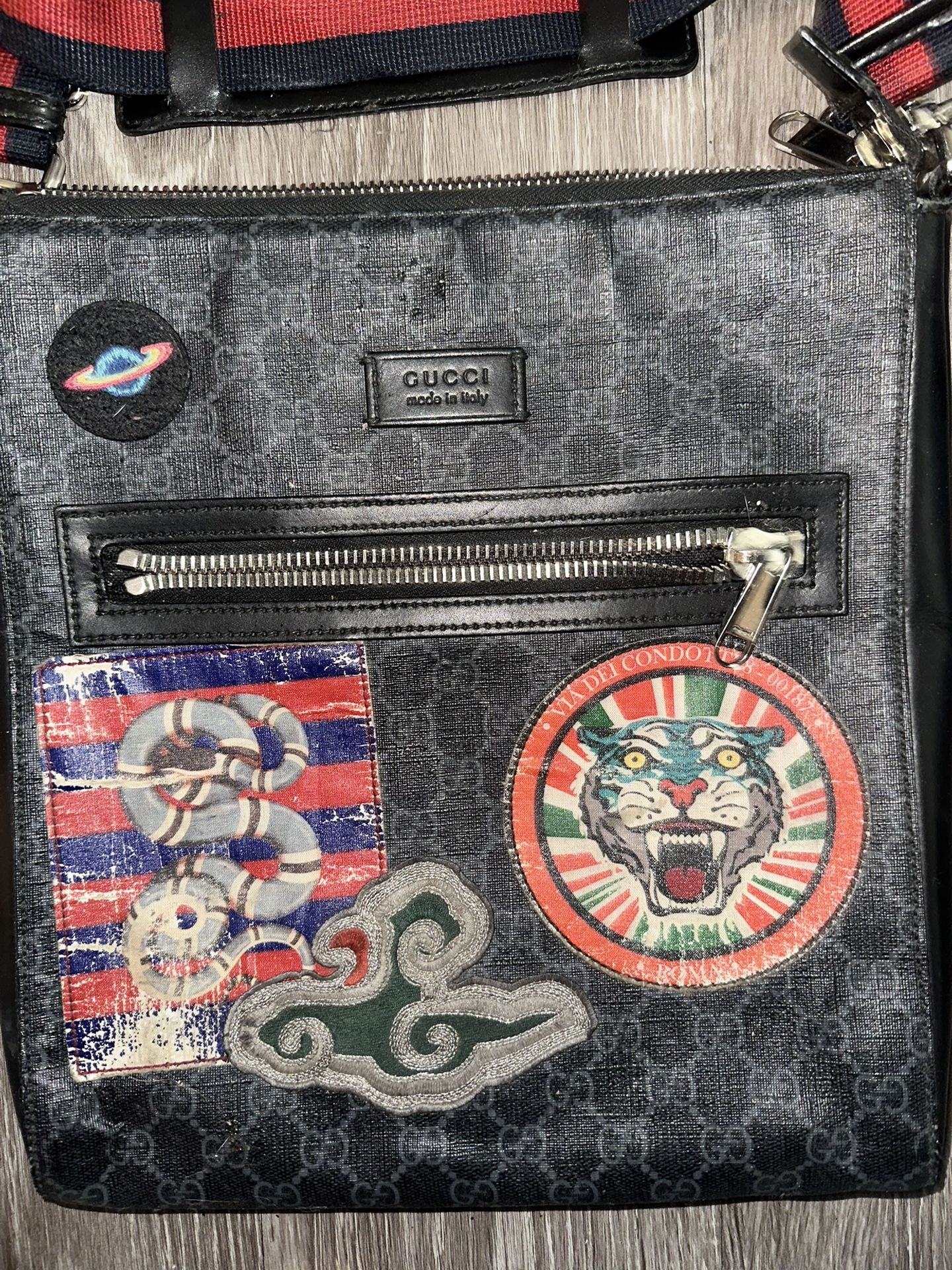 Gucci GG SUPREME Crossbody Men’s Crossbody Bag RARE