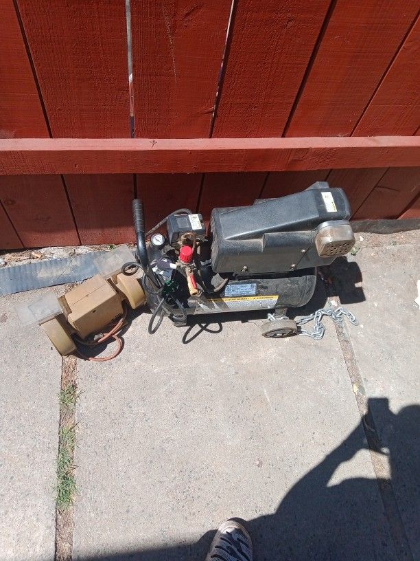 Durabuilt 125 Psi Air Compressor 