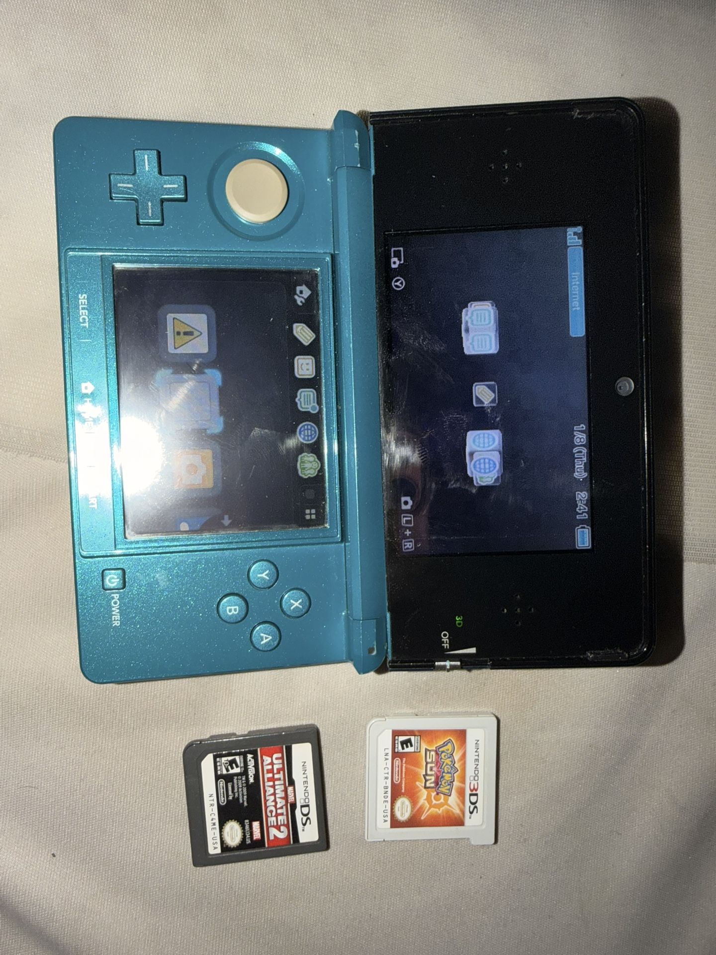 Nintendo 3DS + charger