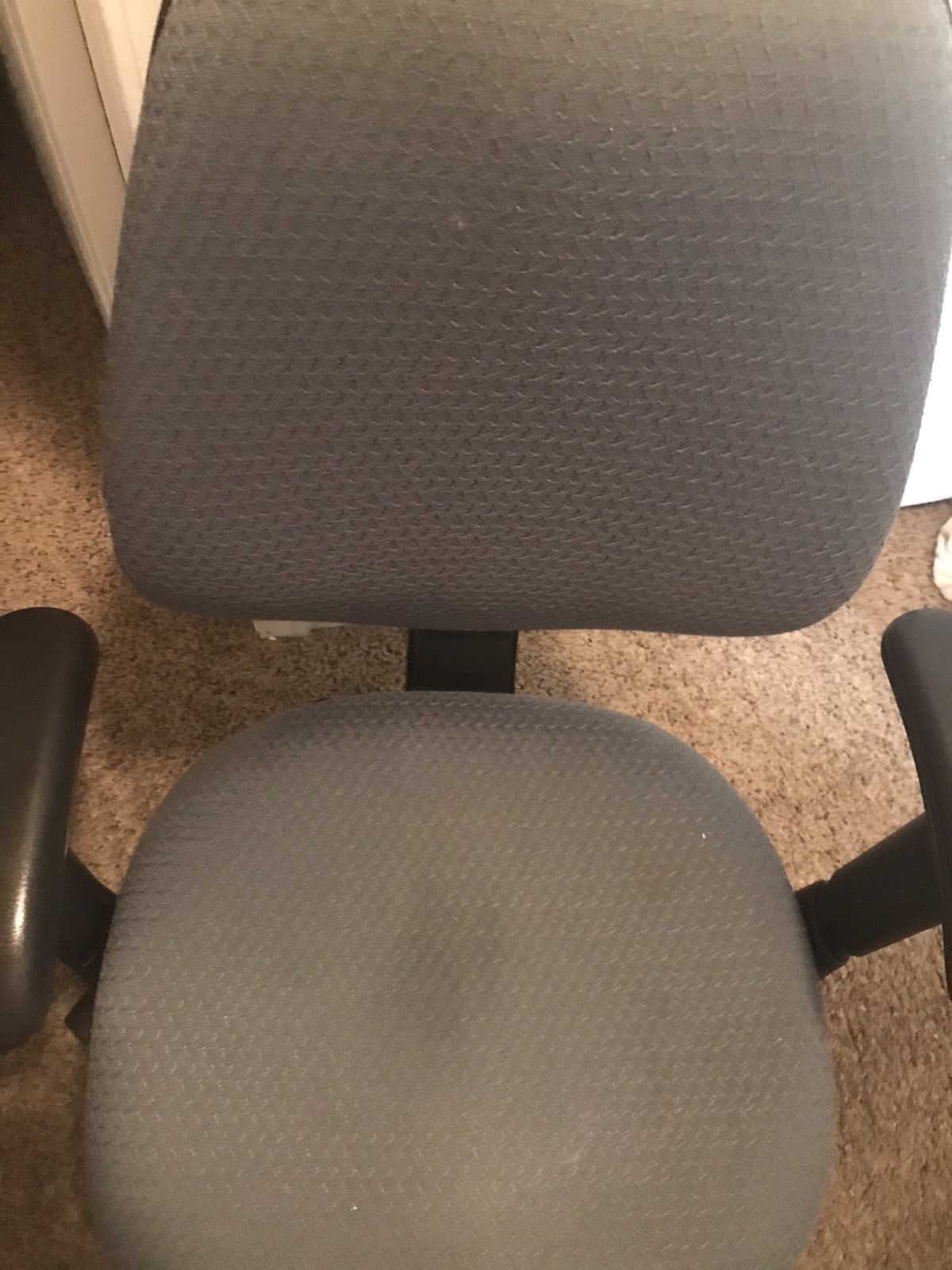 Office Chair One Level From The Ground Doesn’t Go Up And Down