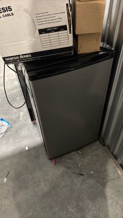 2 mini Fridges $100