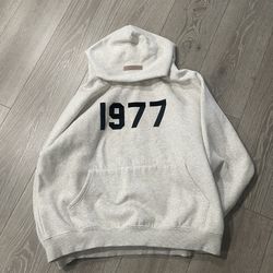 1977 essentials hoodie 
