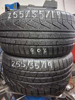 Pair of 255/ 35/R19 with 90% of tread or life  PIRELLI SOTOZERO  HABLAMOS ESPAN̈OL