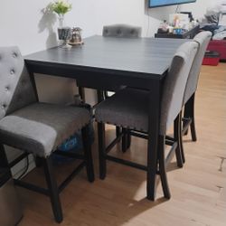 Dining Table + 4 High Chairs