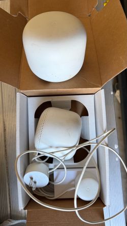 Nest WiFi router- mesh and stands