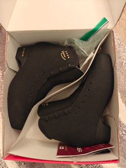 Edea Chorus size 280 figure skating boots