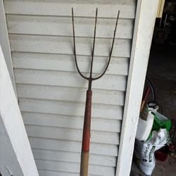 Vintage 3-prong Hay Pitch Fork