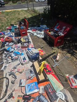 2 big tool boxes full.and all stuff on ground