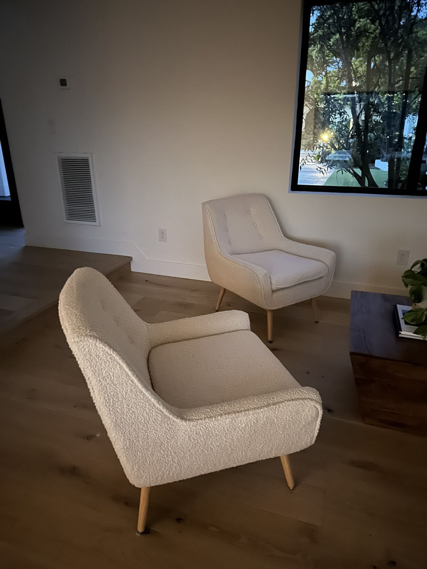 Near New 2 Accent  chairs Chair mid century modern