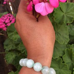 Light green color jade stretch bracelet fits up to 8’