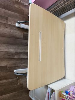 Small child desk