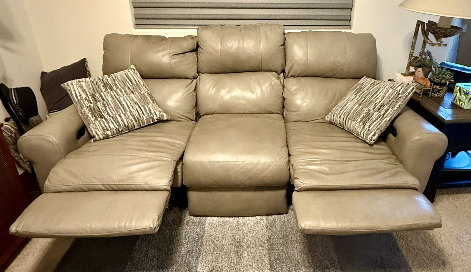 Pure Leather (not a veneer) Love Seat & Sofa Recliners 