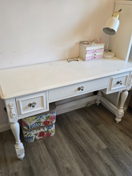 Free White Desk And Side Lamp