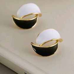Black and White Geometric Block Stud Earrings Gold Tone Trim Women’s Fashion New