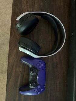PlayStation 5 Digital 1TB- 2 controllers and headset
