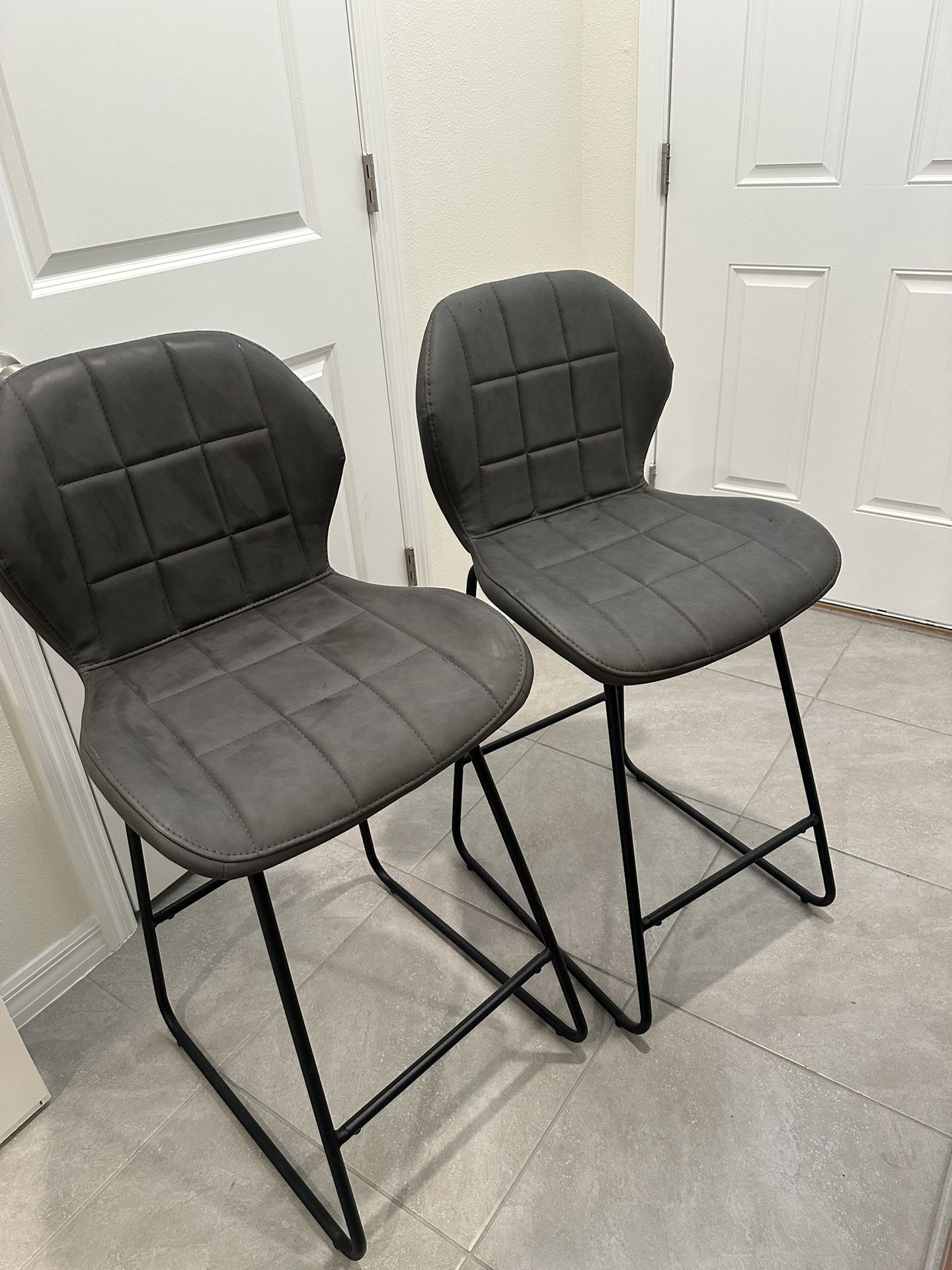 Bar Stools. High Top Table Chairs.