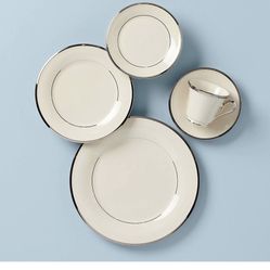 Lenox Solitaire Fine China (4 Settings)