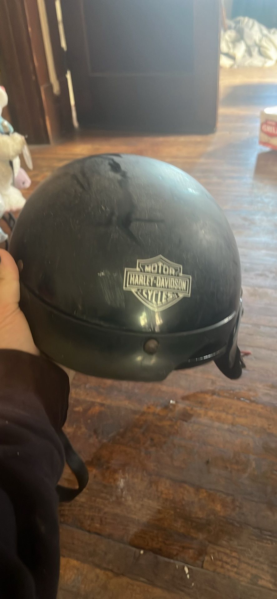 harley davision dot motorcycle helment has smaall crack on plastic piece in front