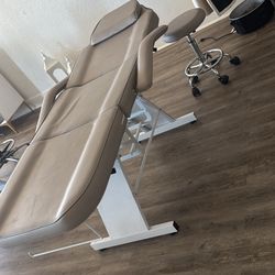 Lash Table/ PMU Artist 