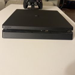 PlayStation 4 Slim Bundle – 500GB – Excellent Condition – $120