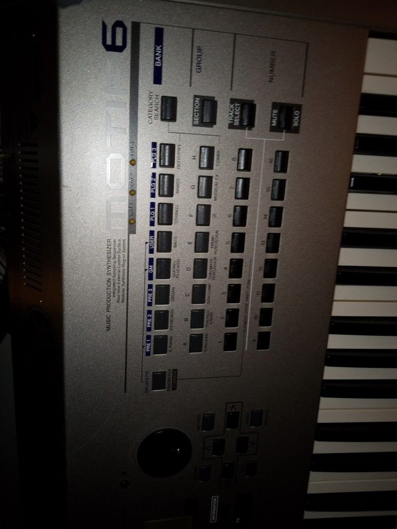 Motif 6 Keyboard