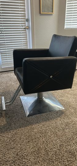 Black Hydraulic Salon Styling Chair