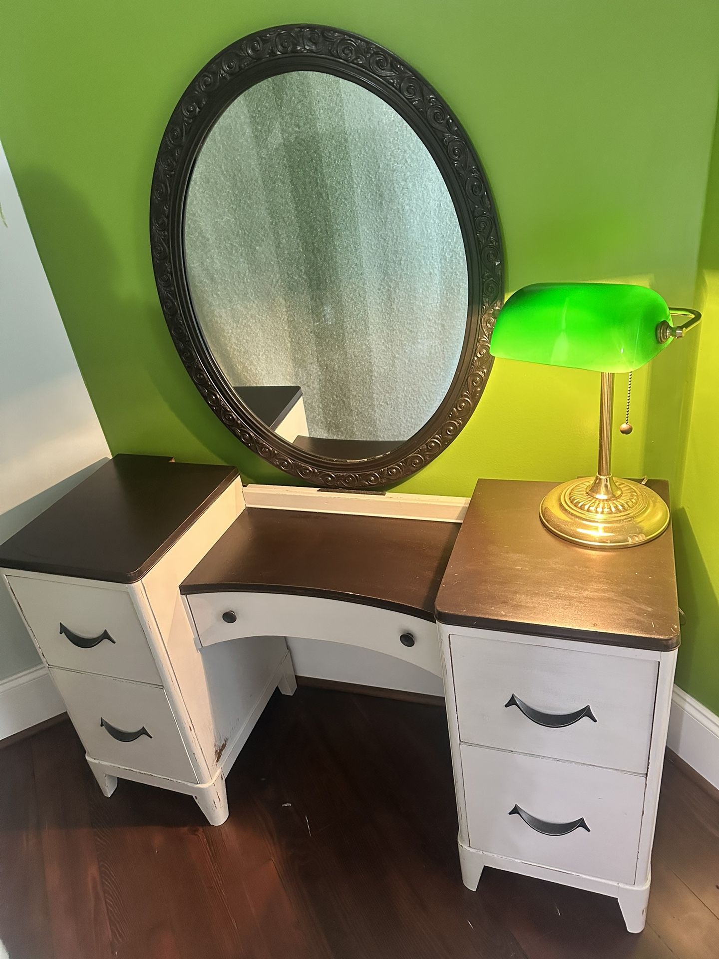 Children’s Vanity And Mirror