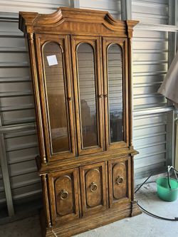 DREXEL HERITAGE Antique China Cabinet 